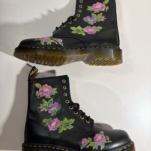 Dr. Martens 1460 Vonda II Floral Embroidered Leather Lace up Combat Boots US 9